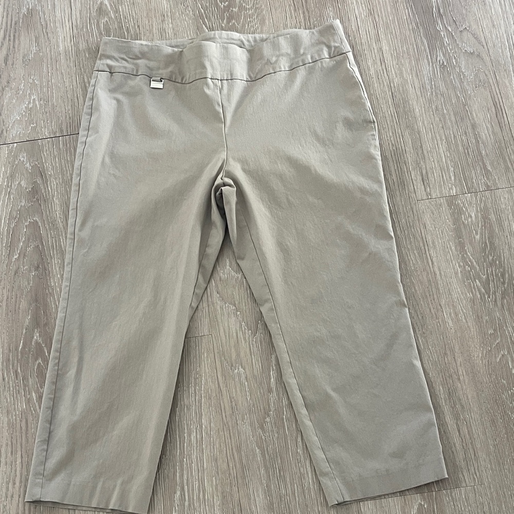Alfani Women's Tan Capris